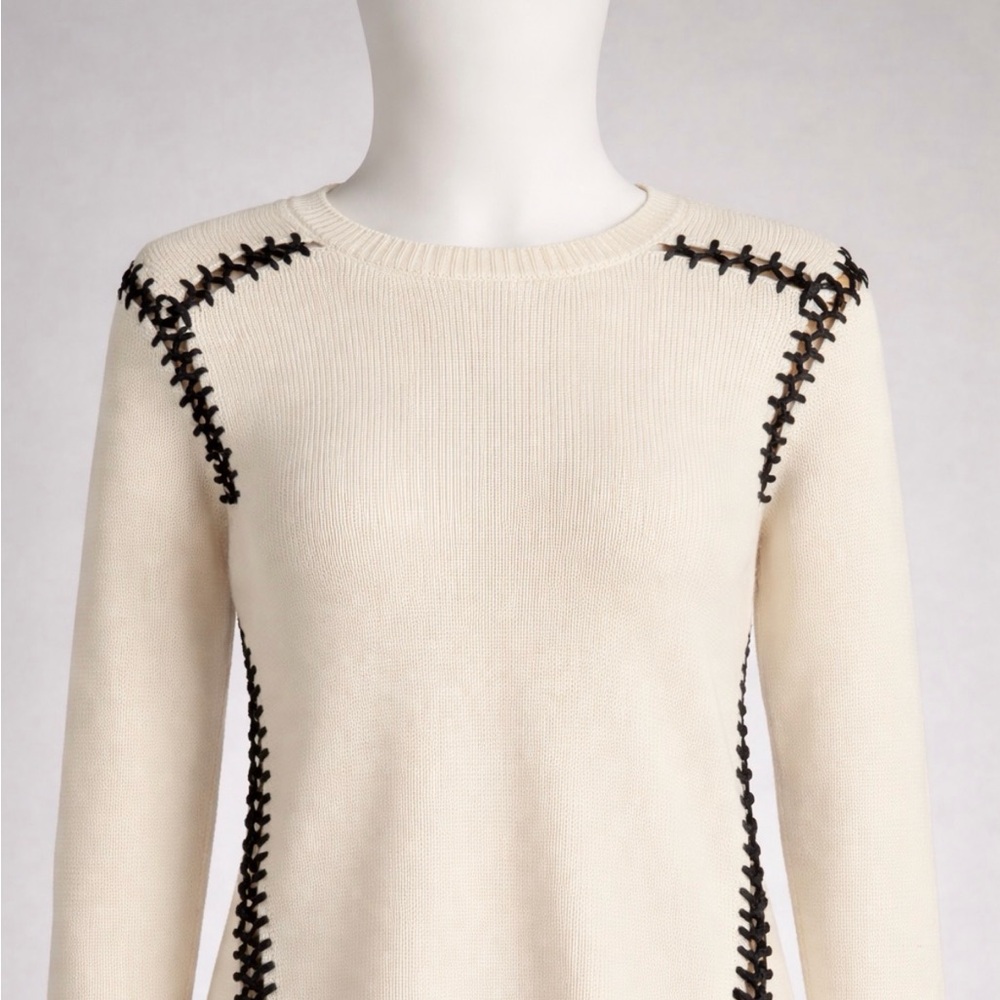 Elegant Maje MELTIN Ecru sweater from Paris; cream with black whipstitch